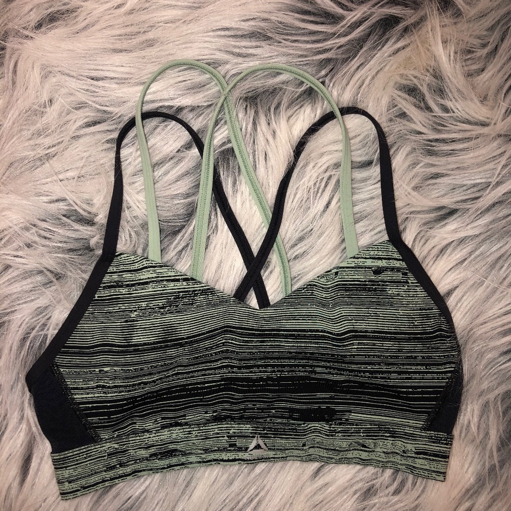 REEBOK STRAPPY PADDED SPORTS BRA IN MINT & BLACK S